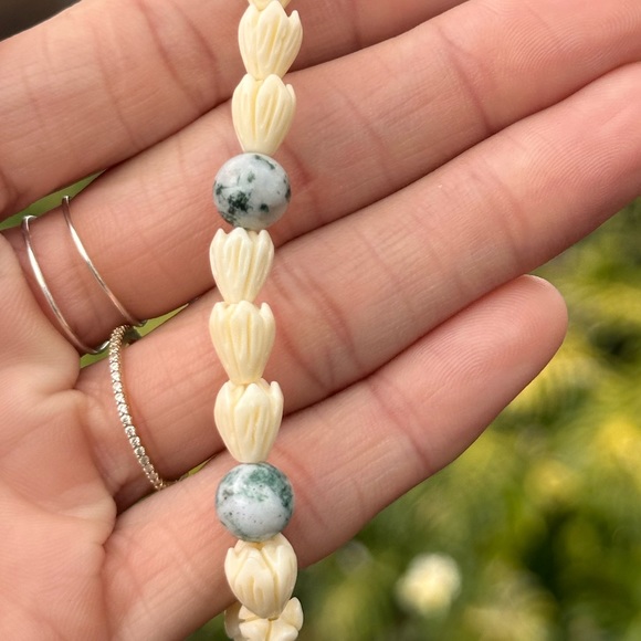 12A. Pikake shell jasmine flower beads & Jasper Bracelet Made on Maui - Picture 4 of 5